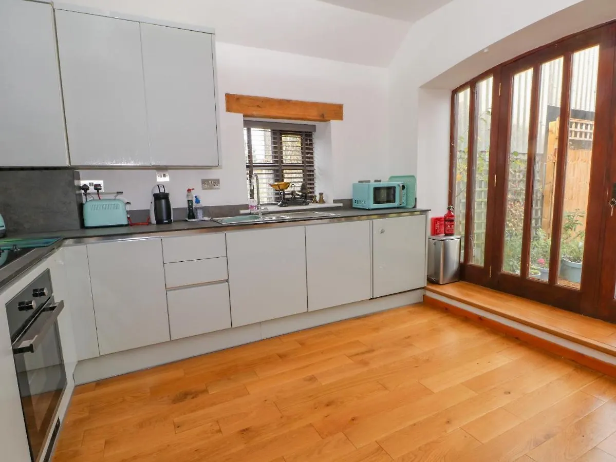 Burnt Oak Stables Villa Mold